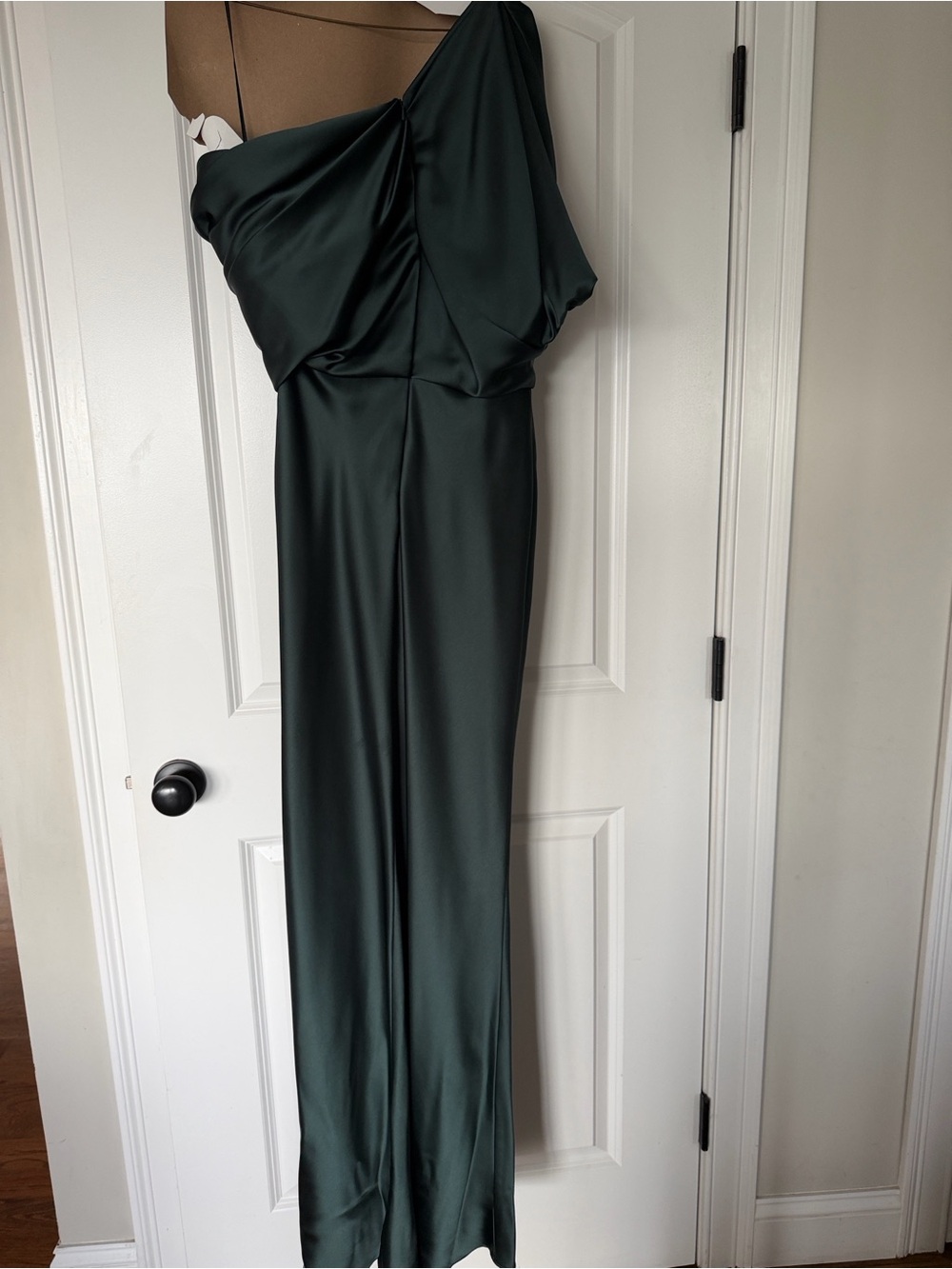 Amsale Elegant Emerald Green One-Shoulder Evening Gown - Picture 8 of 11